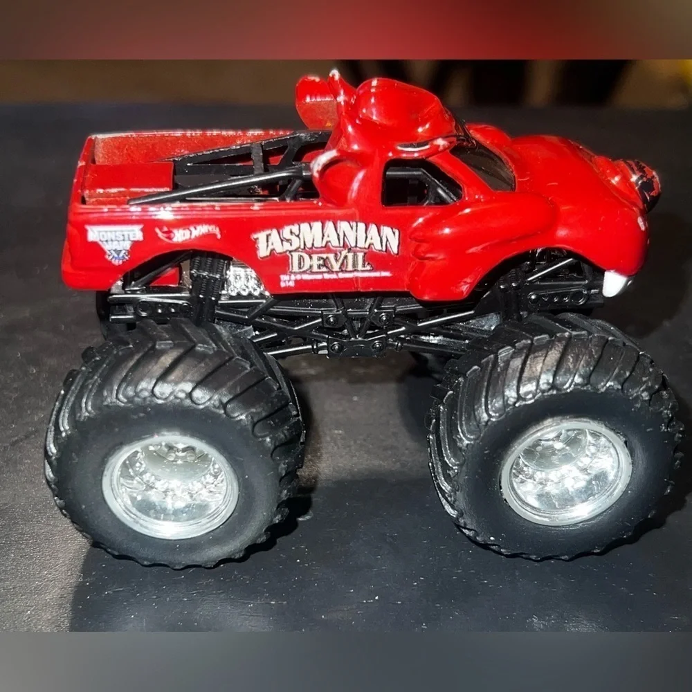 Hot Wheels Monster Jam 1:64 Tasmanian Devil  Warner Bros. Entertainment